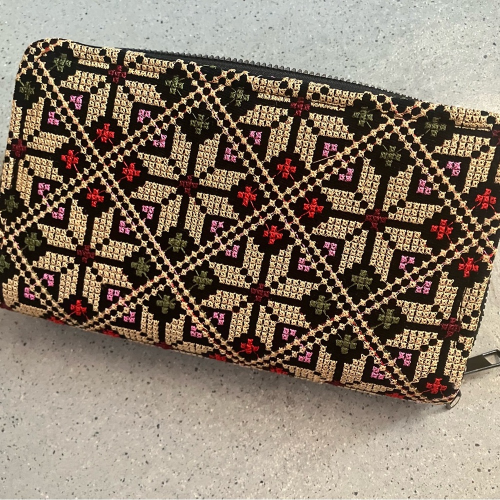 Geometric Patterned Women's Clutch